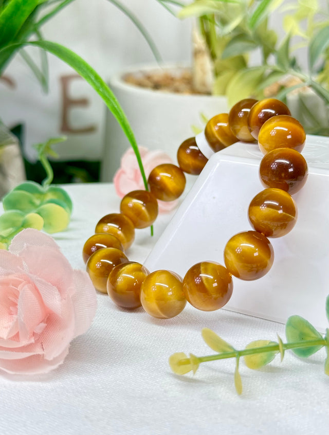 Golden blonde tigers eye bracelet. 12.5mm beads and fits wrist size 7.25β
